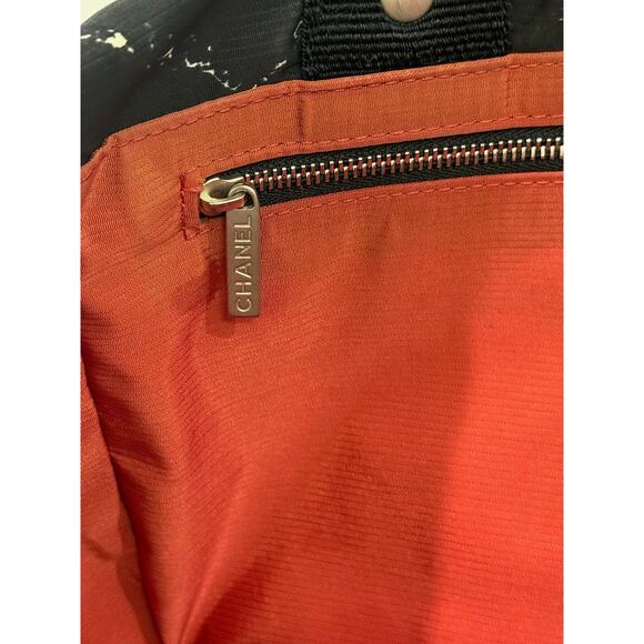Chanel Travel Ligne Tote* Black Nylon Tote*Rare style*Red interior*Hologram*COA - Picture 5 of 10